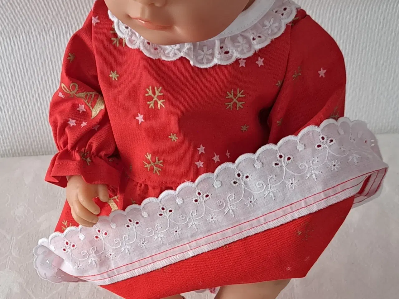 Billede 3 - Julekjoler og nissetøj til dukker fra 42 til 43cm.