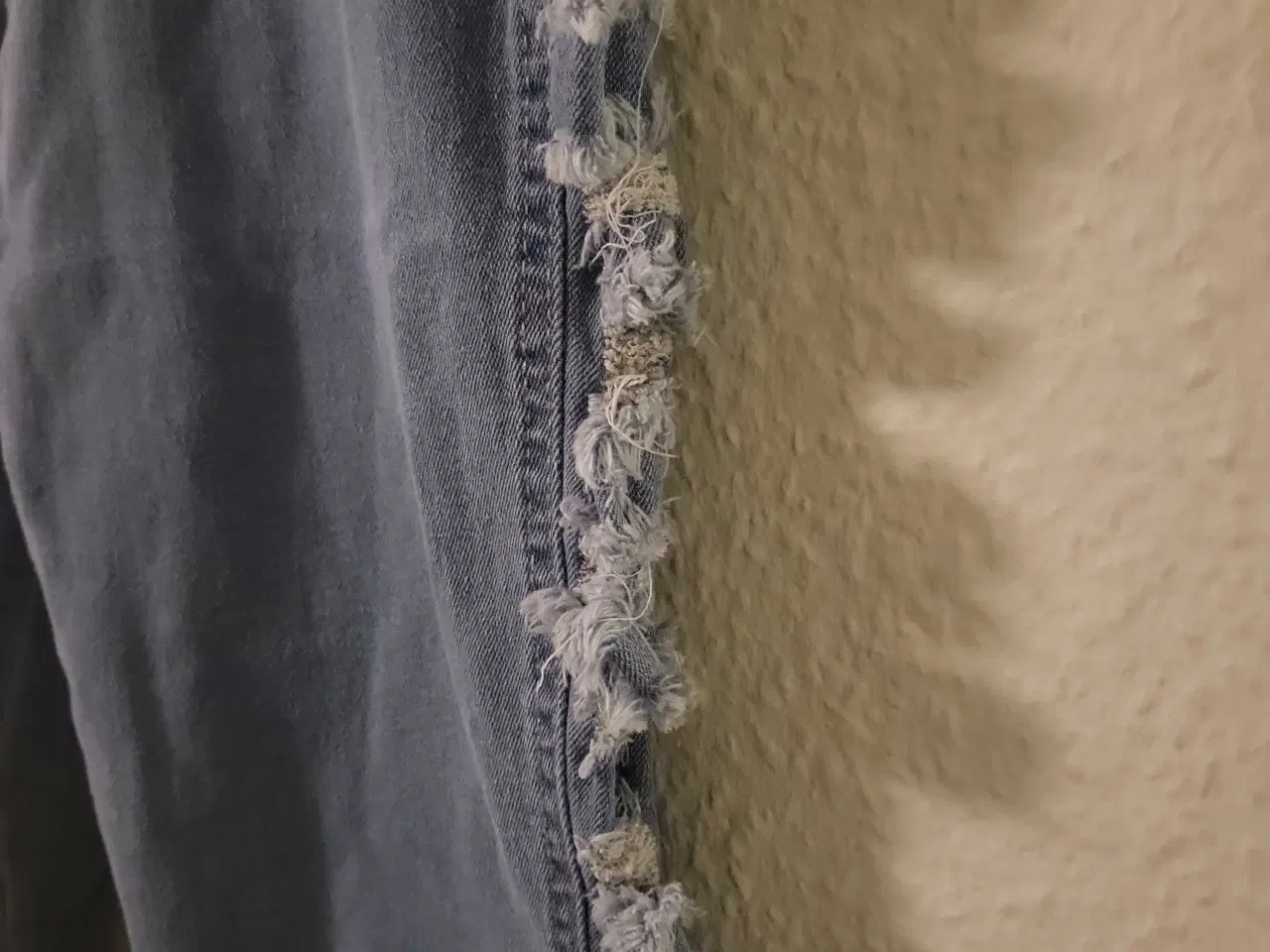 Billede 7 - Mellemblå Cowboybukser Med Huller I Siden 