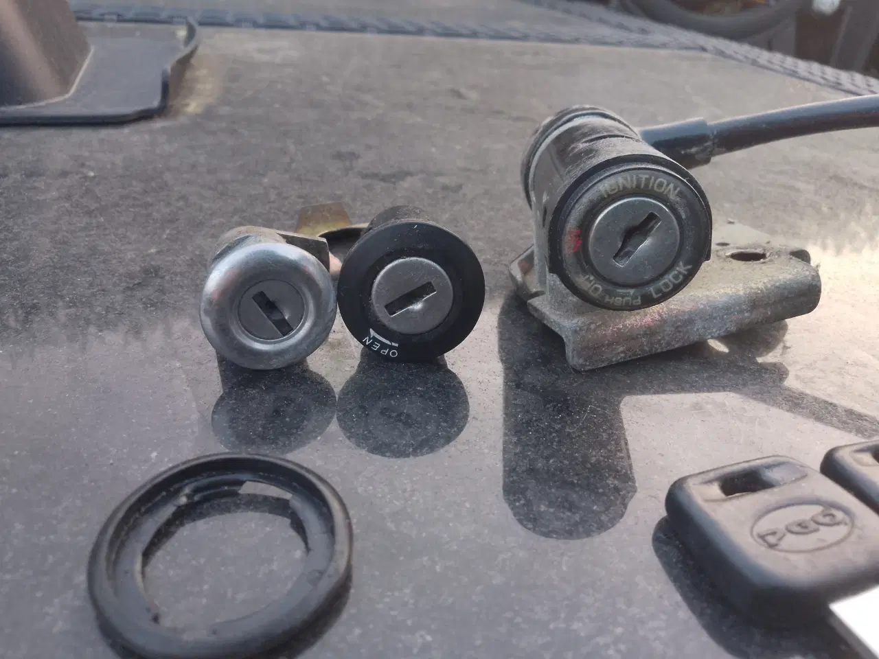 Billede 4 - Originalt låsesæt til pgo dr. Big/t-rex/tr3  Med 2
