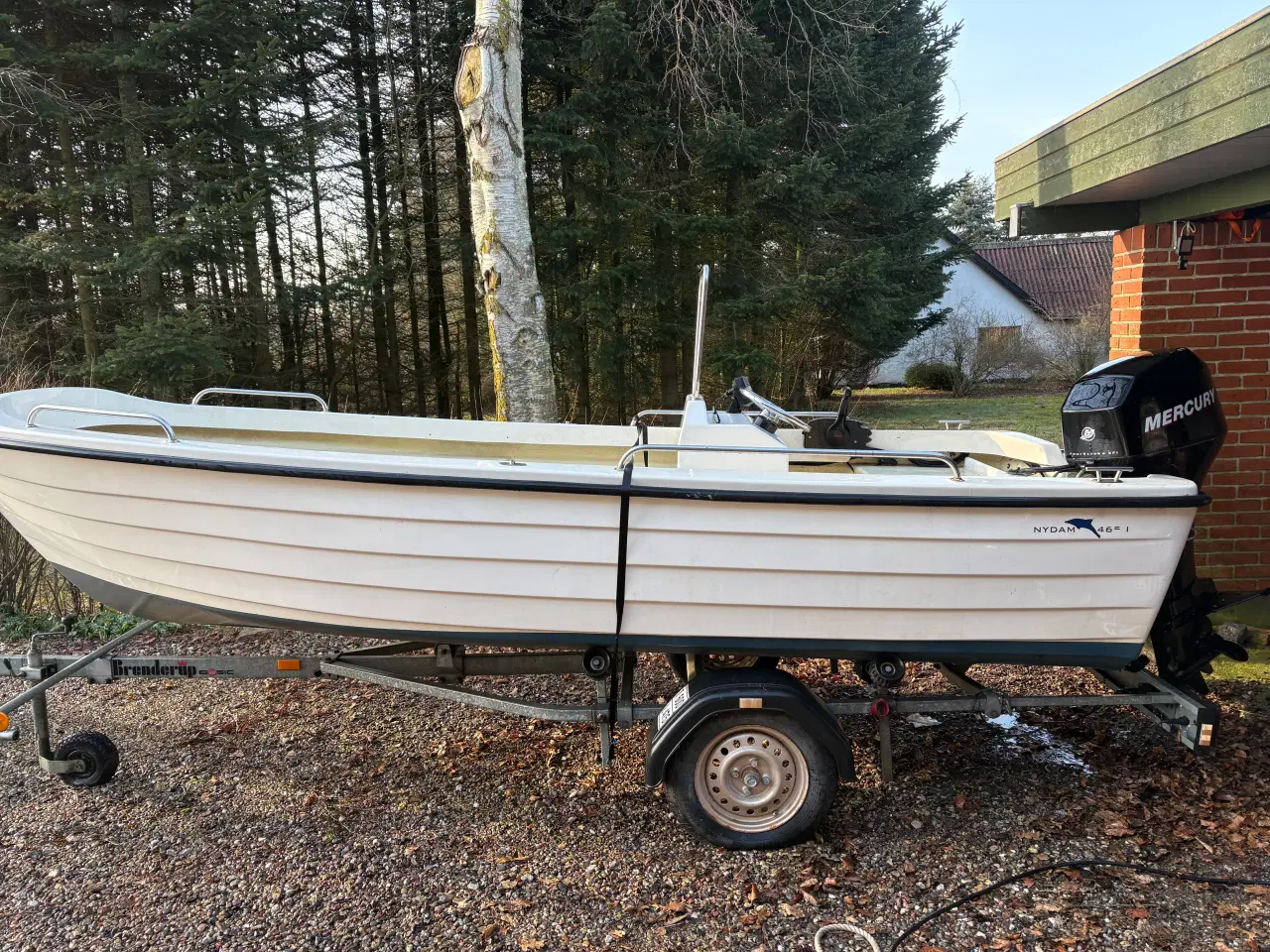 Billede 1 - Styrepultsbåd med 40 hk 4t og trailer 