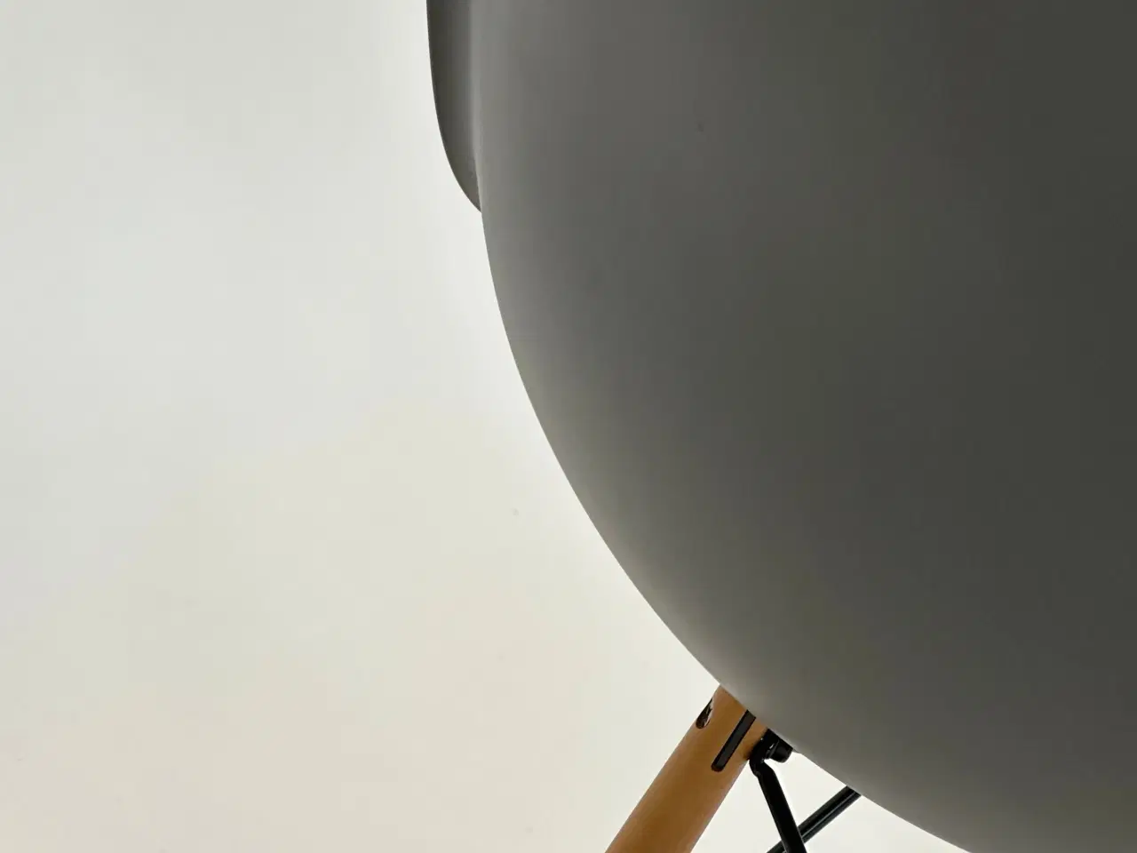 Billede 9 - Vitra Eames DSW Stol (56 Granite grey RE)