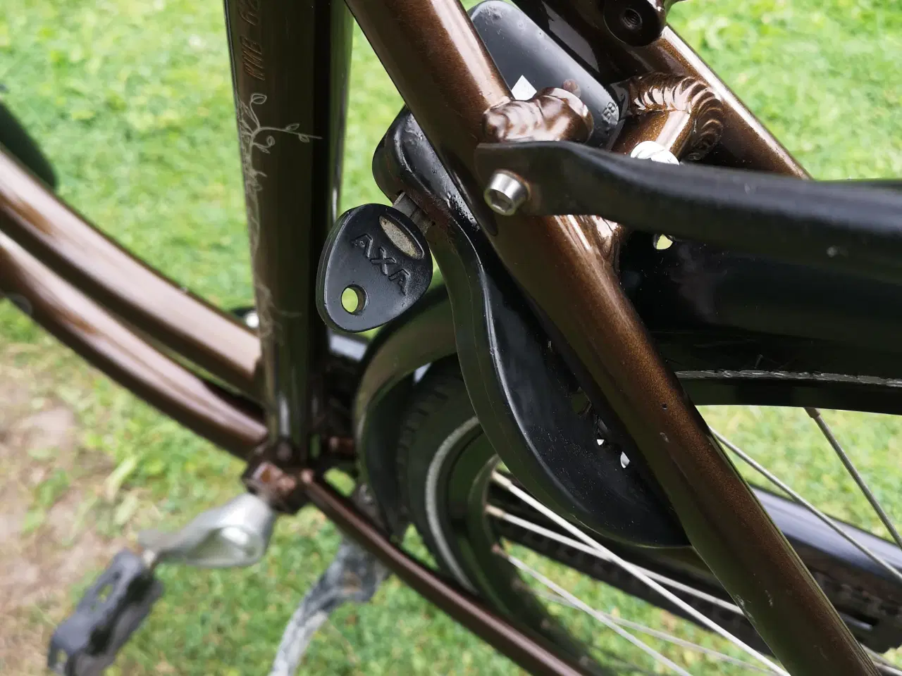 Billede 6 - MBK 28" 54cm  Løs 1 nøgle ,ny dæk ,lys foran og ba