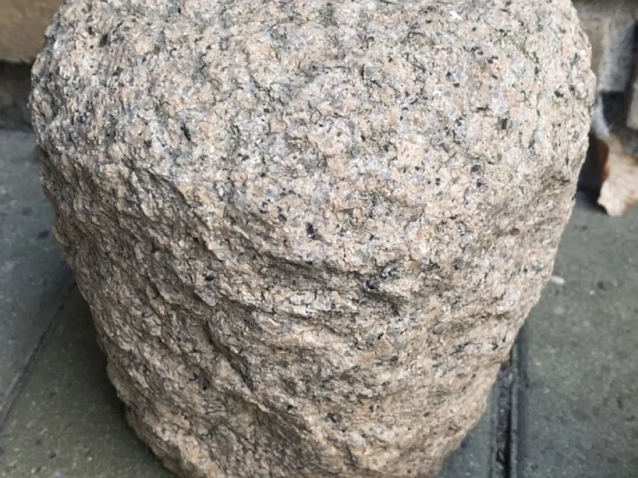 Billede 1 - Granit stenkrukke med hul i midten