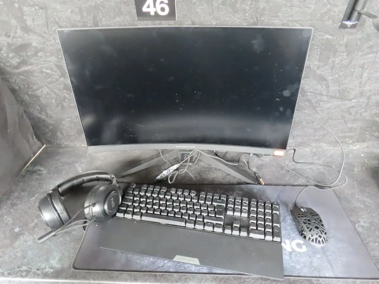 Billede 1 - 27" curved gaming monitor, ASROCK PHANTOM GAMING pg27f15rs1a
