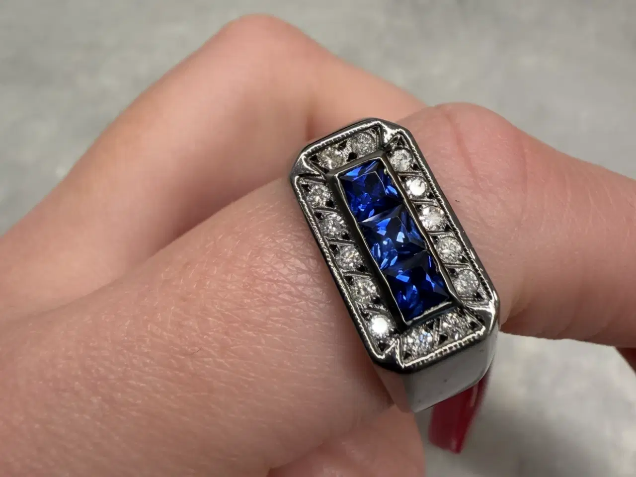 Billede 2 - Eksklusiv Platinring – 1,60 ct. i alt