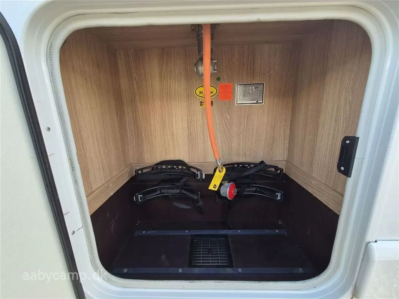 Billede 22 - 2018 - Knaus Sky TI 700 MEB Automatgear. Solceller. Batteri. cykelstativ. Elektrisk indgangstrin. Elektrisk Markise. Anhængertræk. KUN 35,700 KM!!!