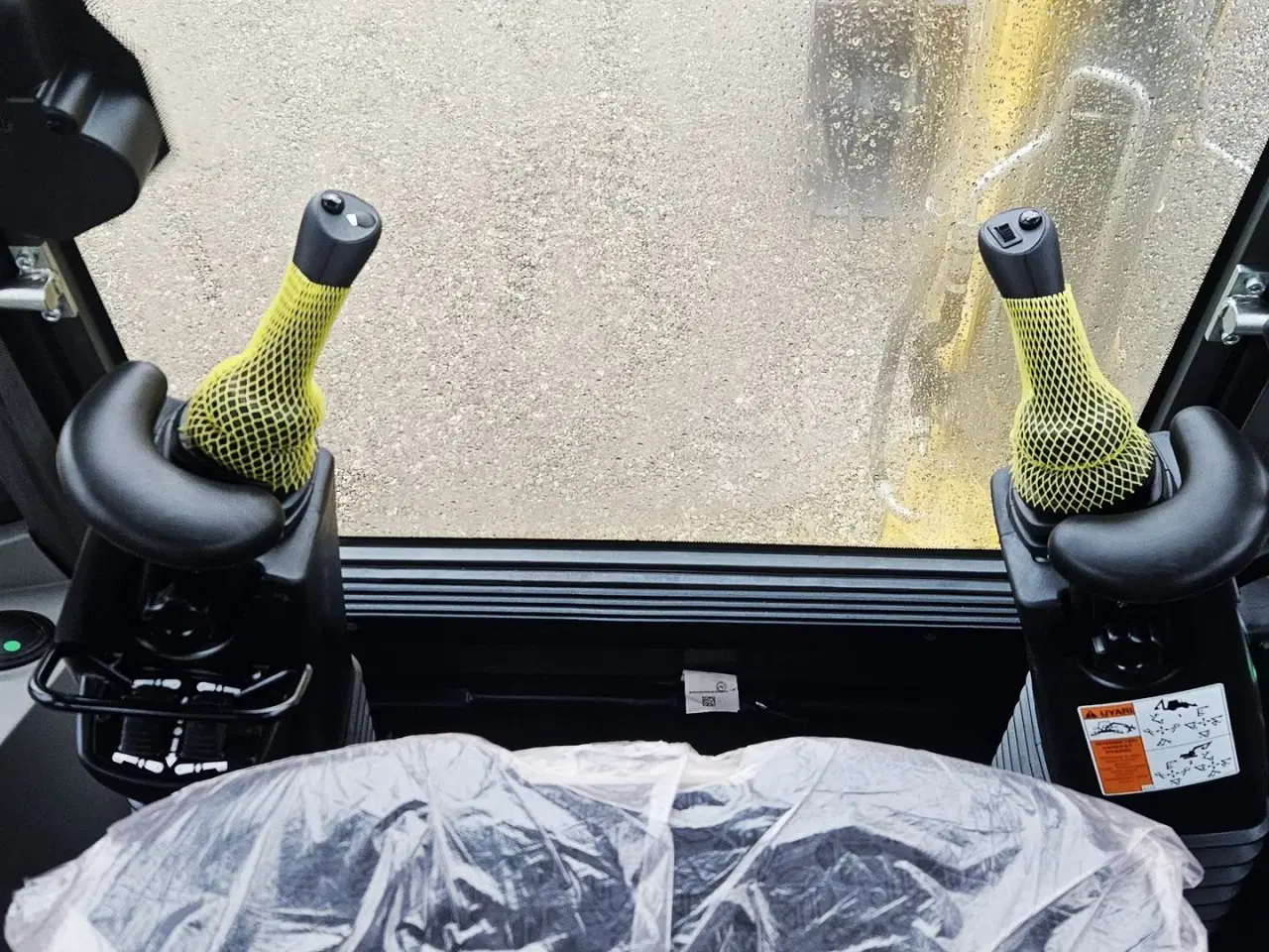 Billede 14 - New Holland B115D / FABRIKSNY - 2025 / Compacttilt & skovlsæt / teleskoparm mv.