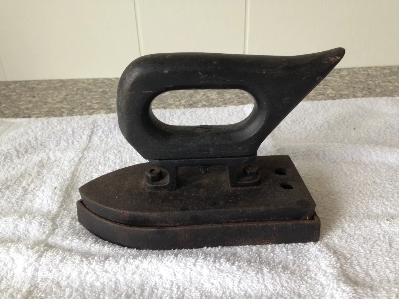 Billede 3 - Strygejern i støbejern 2 stk