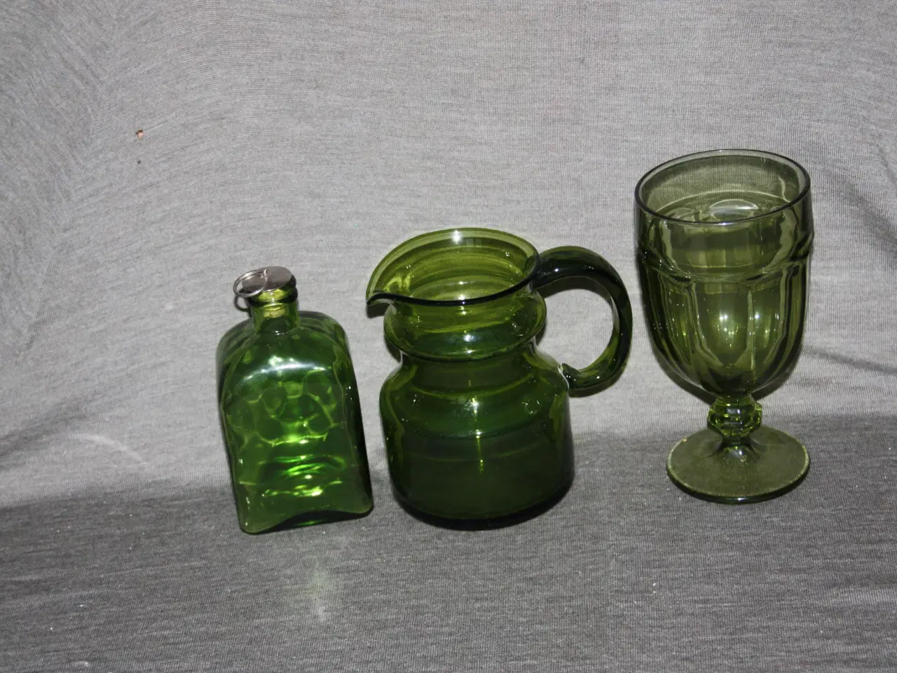 Billede 2 - Grøn glas kande, karaffel, vase stk.pris - 80 kr.