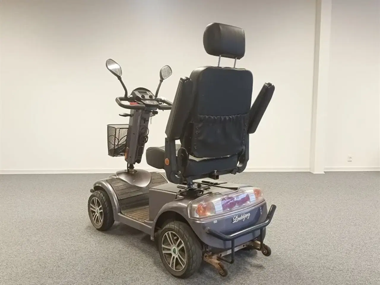 Billede 2 - LM-600 grå