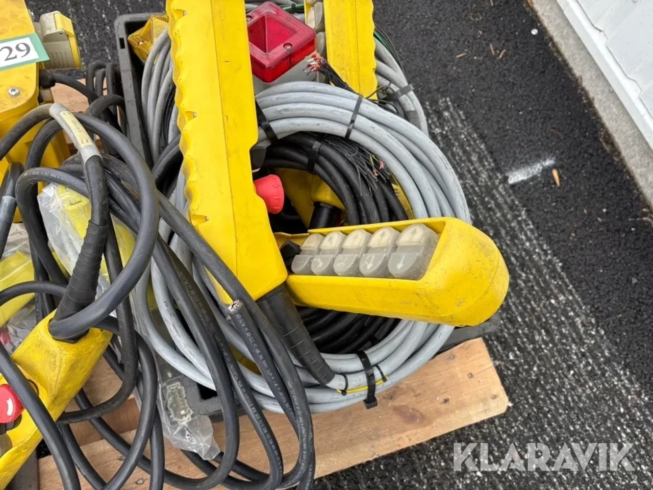 Billede 11 - Samlet lot - bukke, fjernbetjeninger, kabler