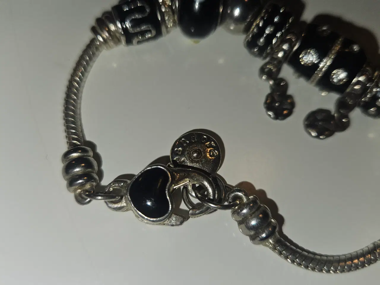 Billede 6 - Pandora armbånd med 13 charms