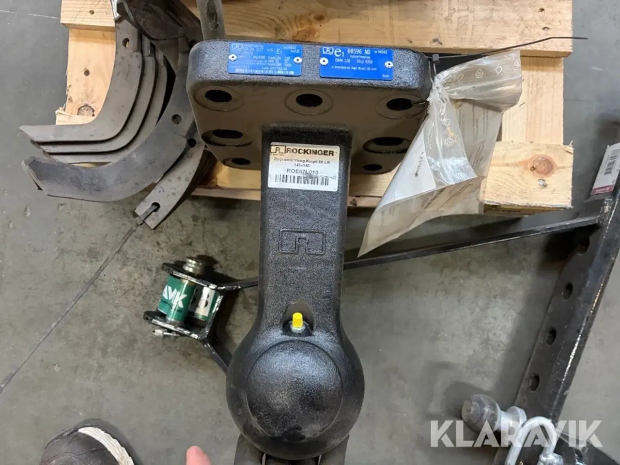 Billede 9 - Lot - kugletræk, brønddæksel og dele til fræser og flishugger