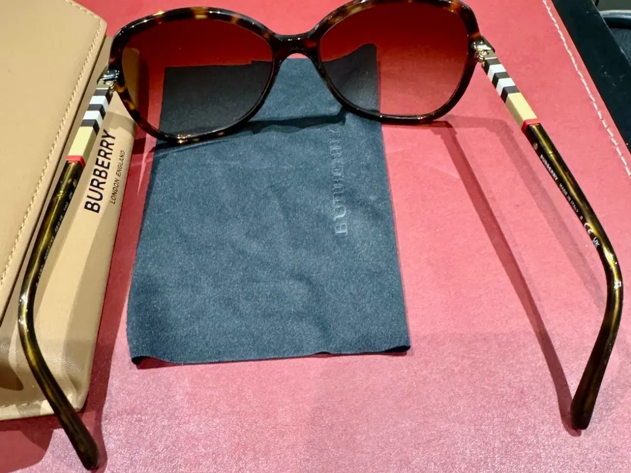 Billede 5 - Burberry solbriller 