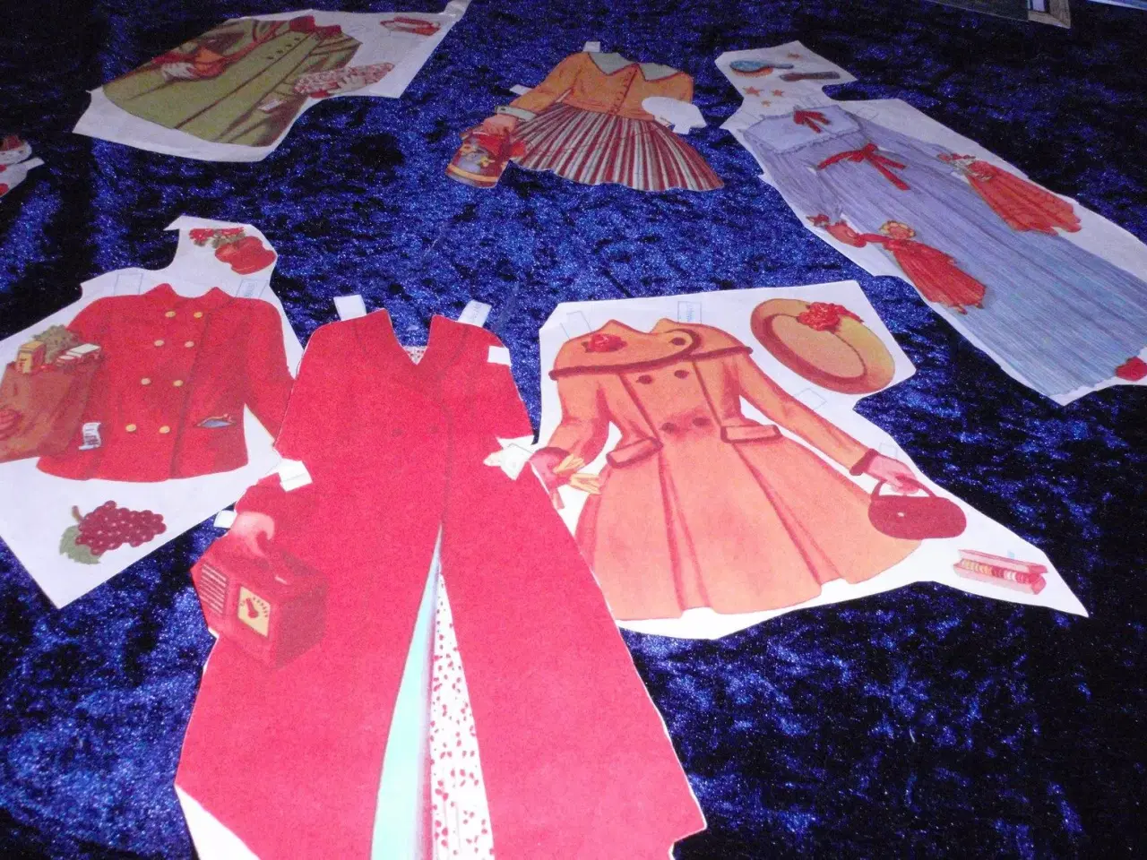 Billede 4 - 3 stykker påklædnings dukker piger 