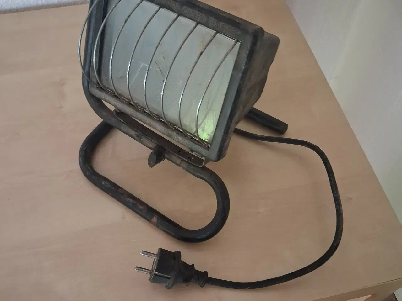 Billede 3 - Kan sendes! 2 stk solide arbejdslamper