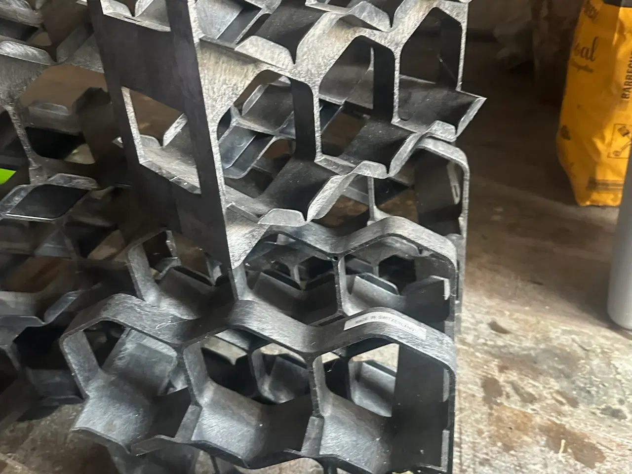 Billede 2 - Design vinreol i plast 