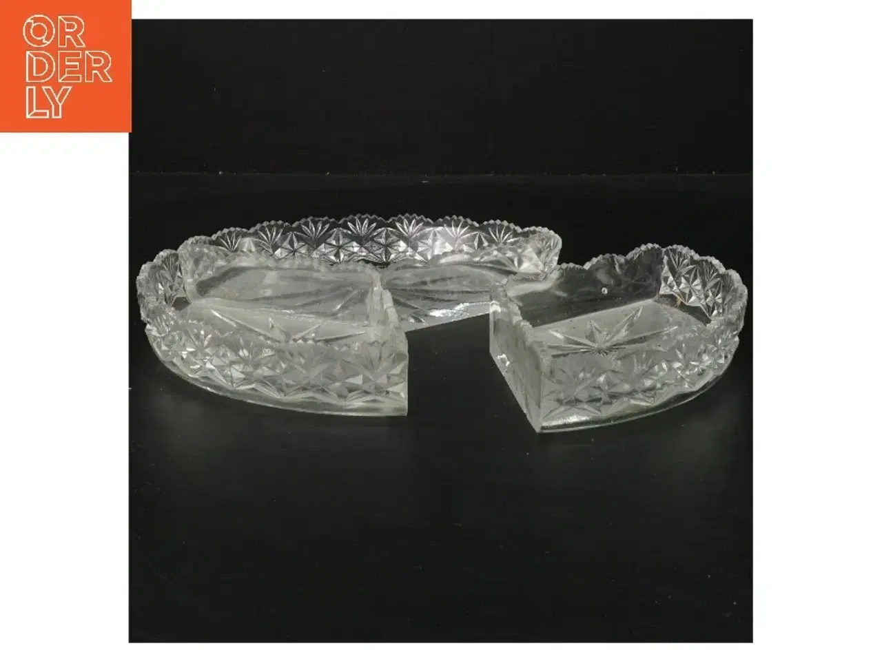 Billede 2 - Rundt inddelt glasfad med stjernemønster (str. 3 stk 17x10 cm)