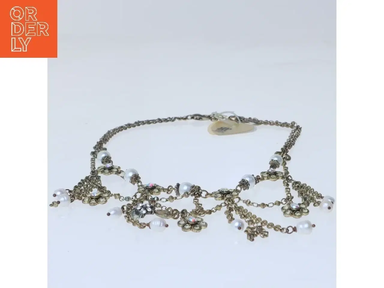 Billede 2 - Halskæde med hvide perler og blomstervedhæng fra Polo (str. 40 cm)