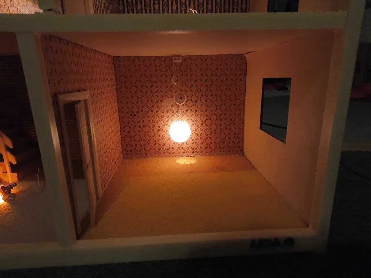 Billede 2 - Lisa dukkehus  Fra 1975 / lundby dukkehus