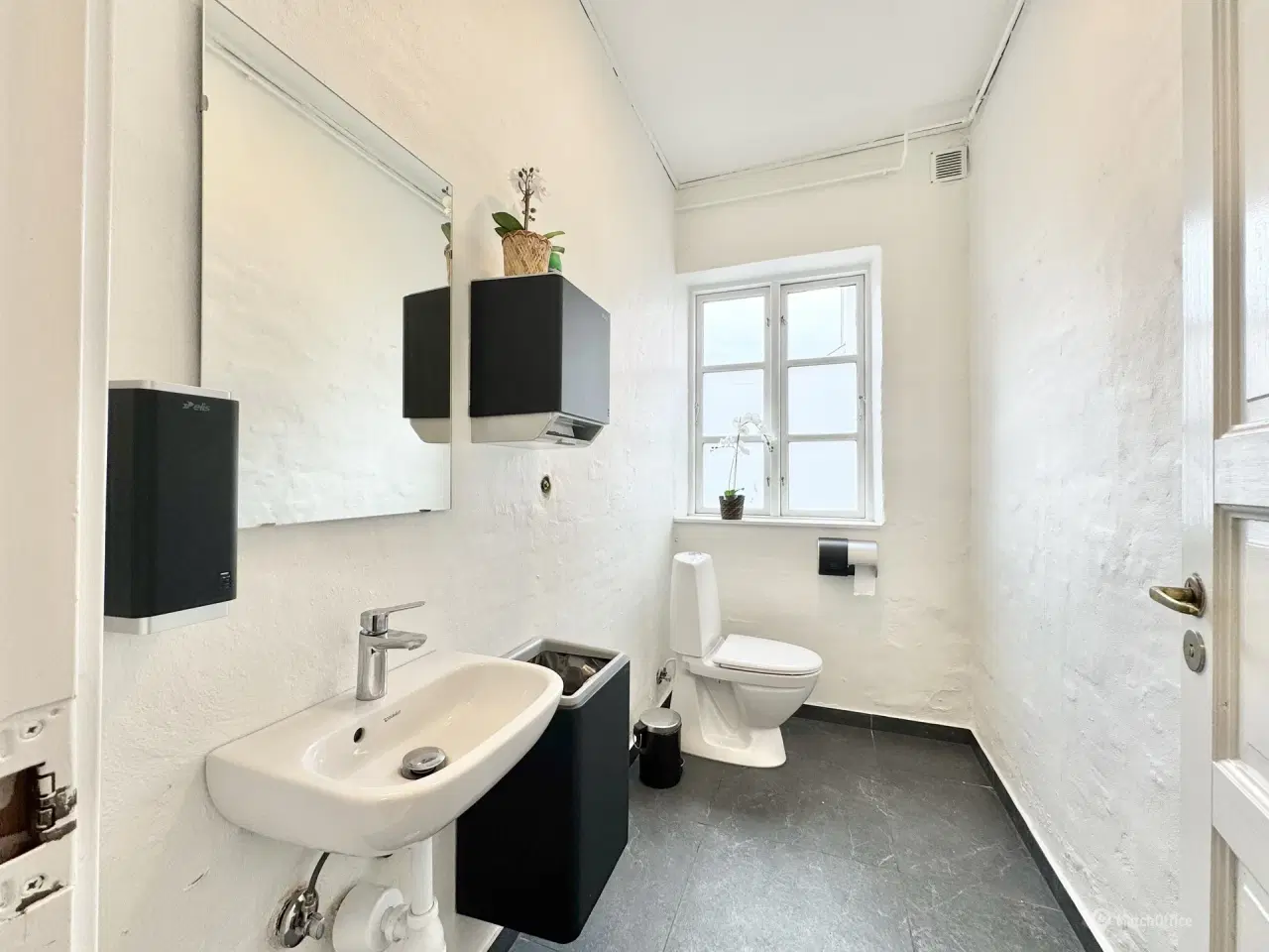 Billede 4 - Ikonisk hjørnelejemål i hjertet af Nyborg – tidligere Café Anton