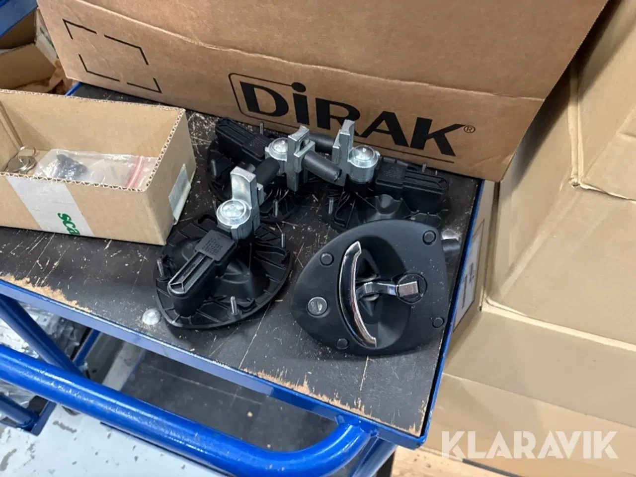 Billede 3 - Assorteret lot med beslag, låse, spænder mm.