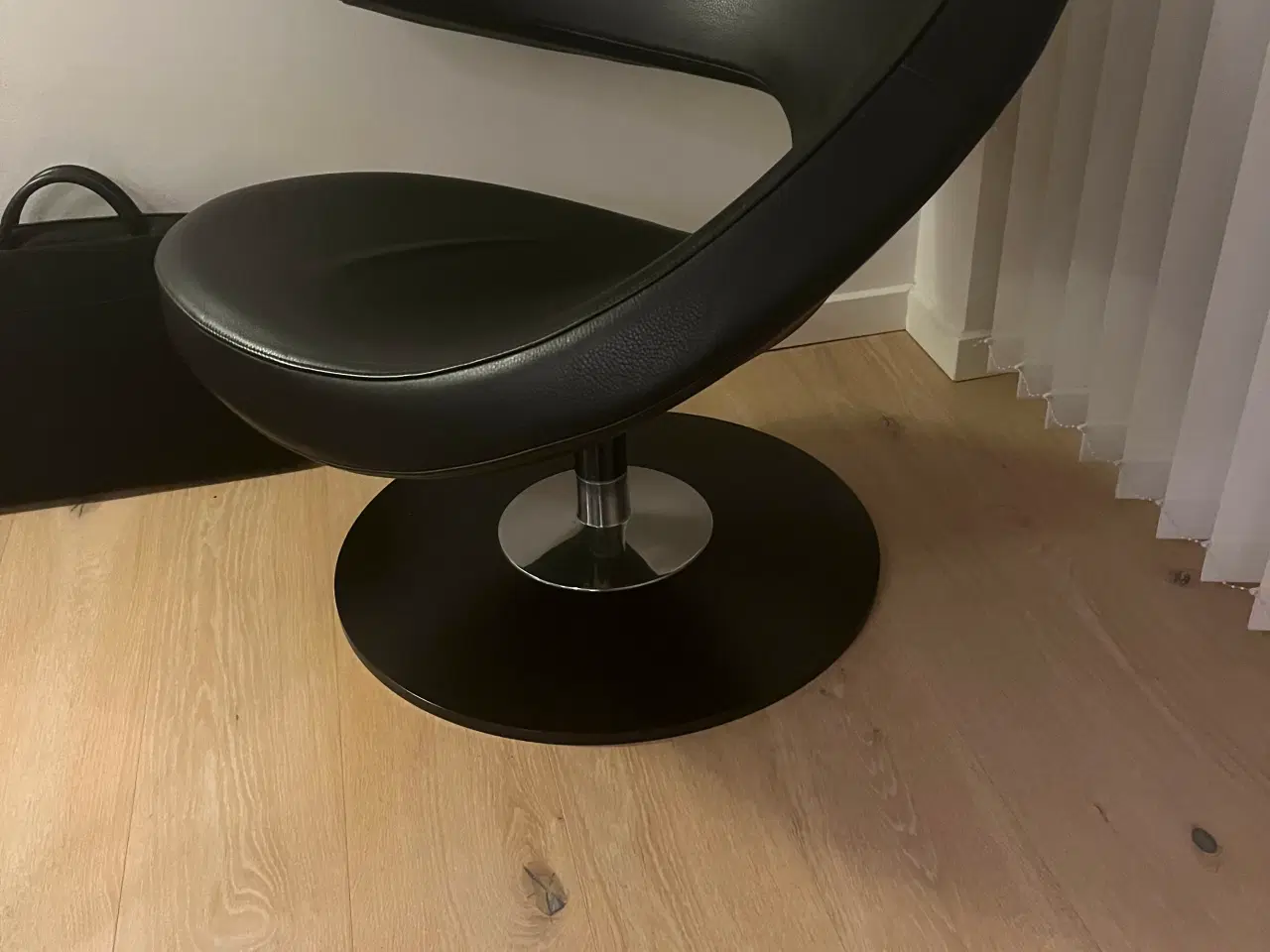 Billede 2 - Design stol Peel Club II sort læder