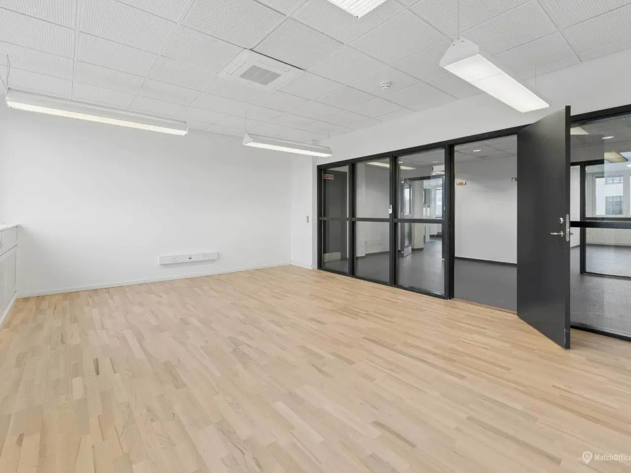 Billede 5 - Moderne og lyst laboratorium med kontor tæt på metro