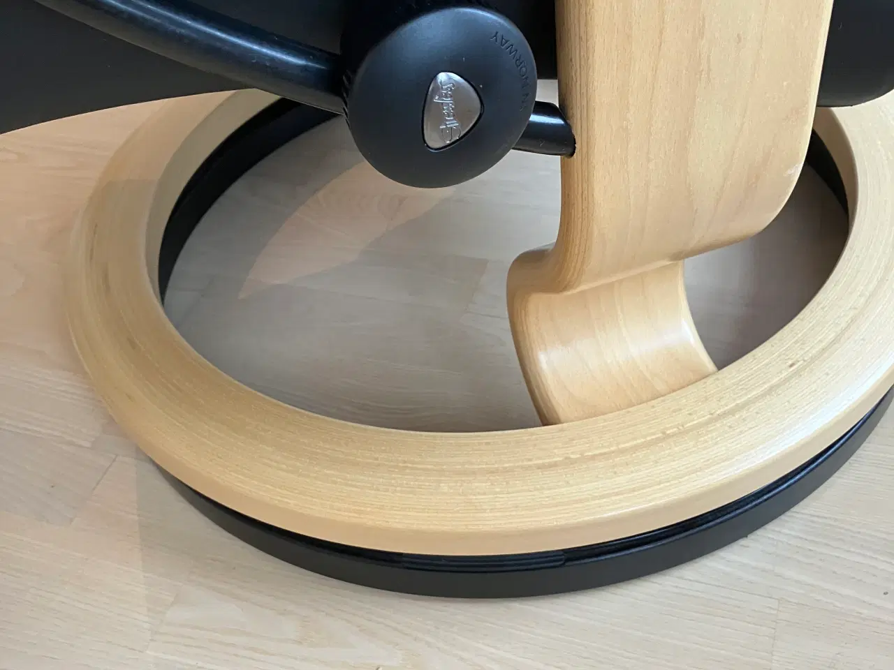 Billede 2 - Som Ny Stressless læderlænestol Reno M