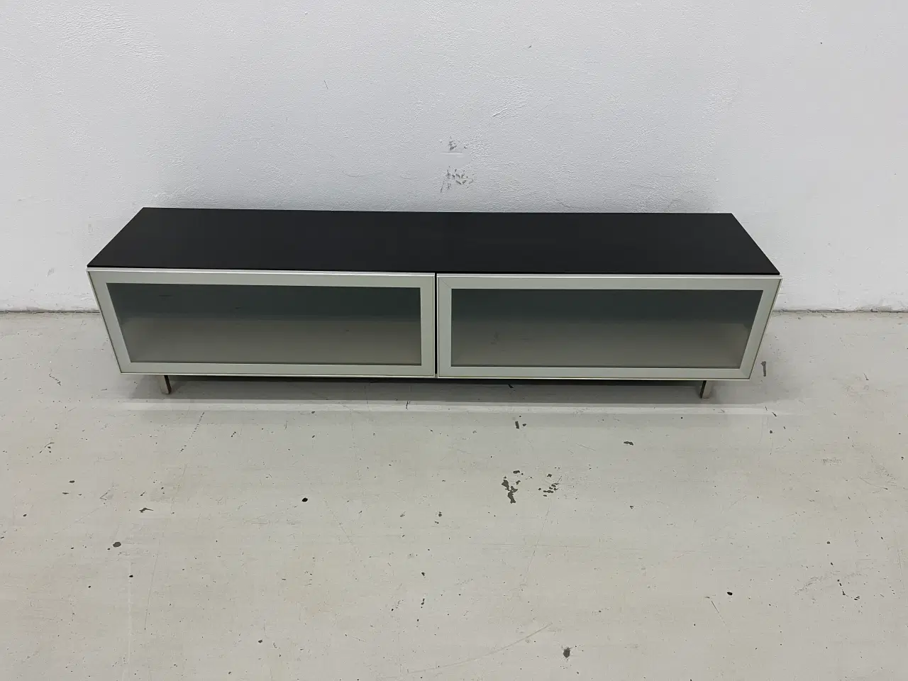 Billede 1 - Boconcept TV/media skænk i sort og med 2 skuffer.