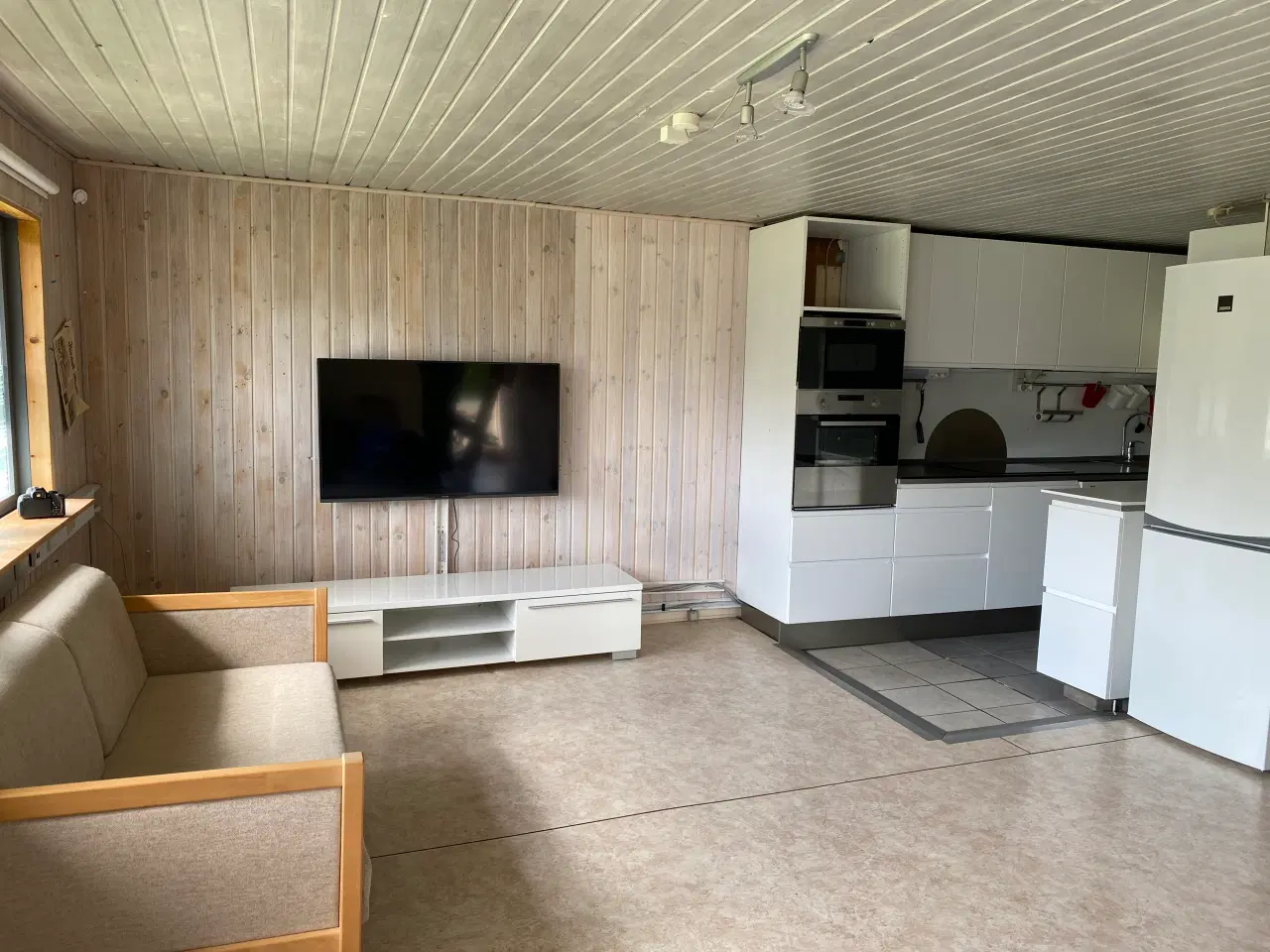 Billede 4 - Velholdt kolonihavehus med solceller og stor grund