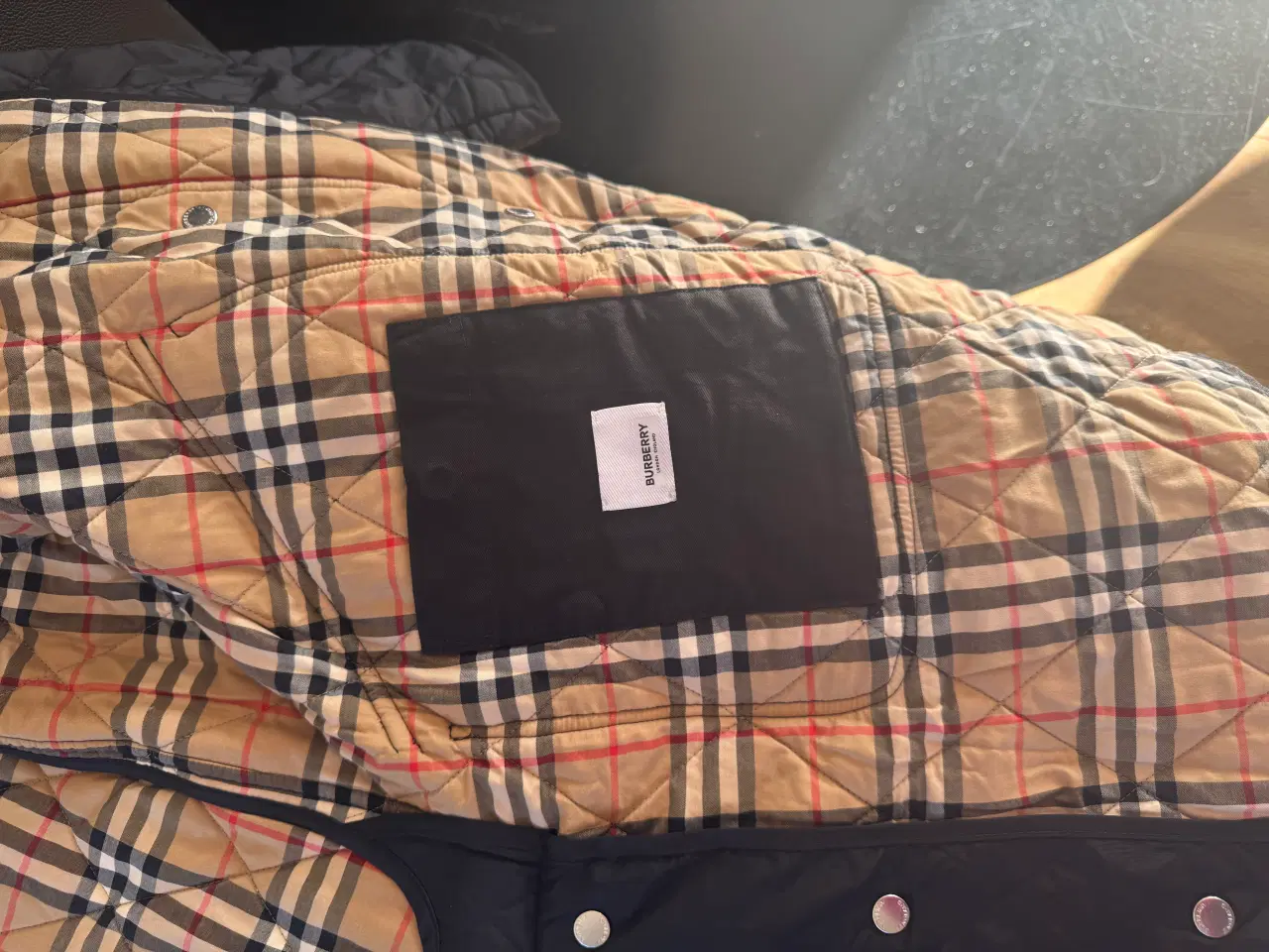 Billede 3 - Burberry quiltet jakke med hætte