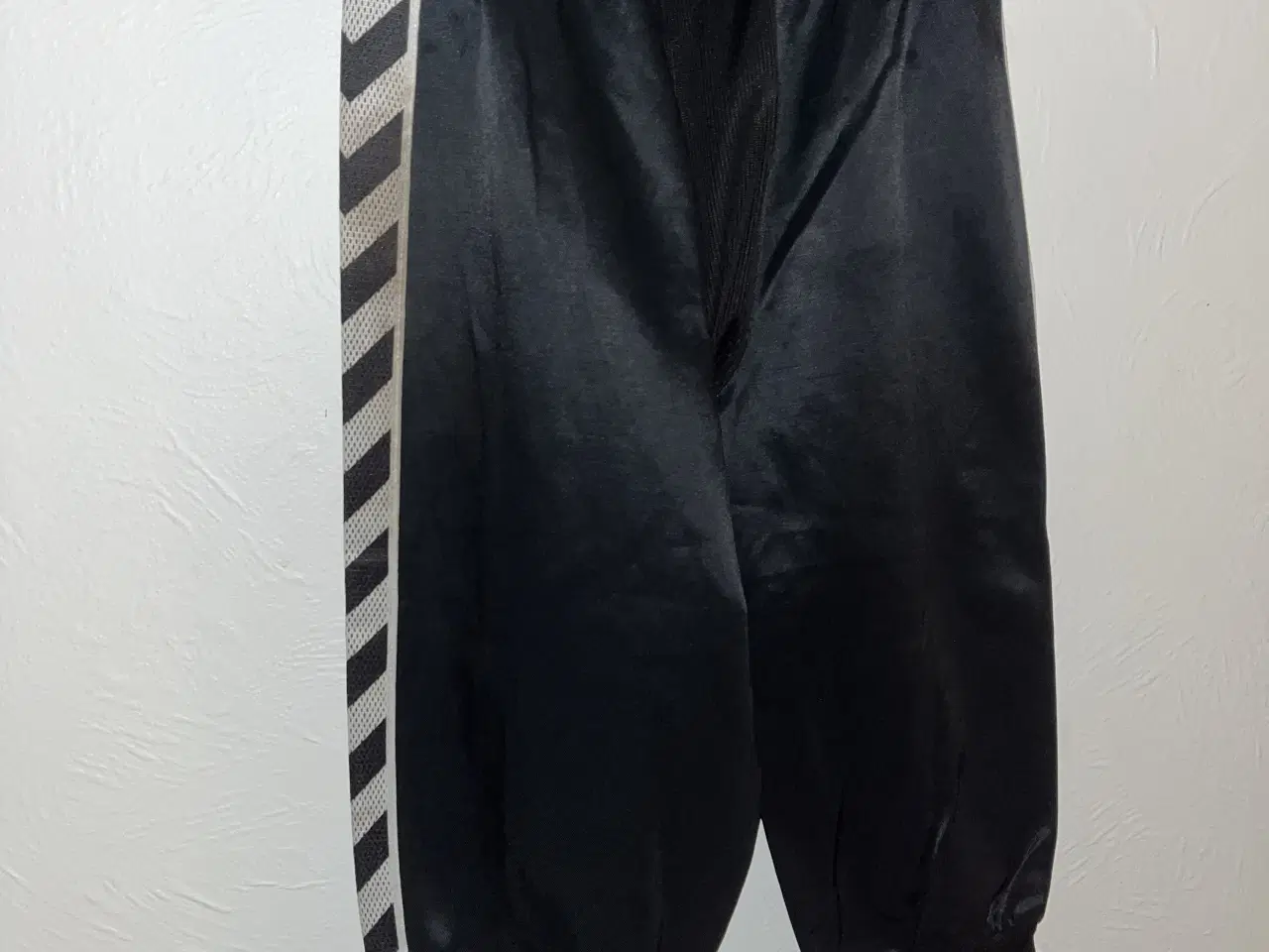 Billede 3 - Hummel fodboldknickers str. 176. 