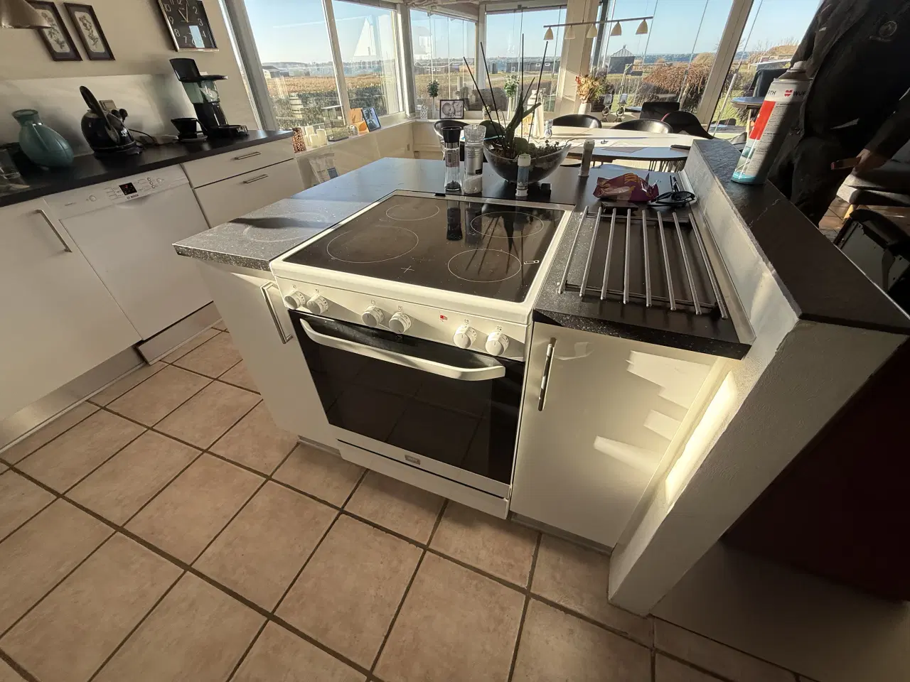 Billede 2 - Nyere køkken sælges inkl. hvidevarer