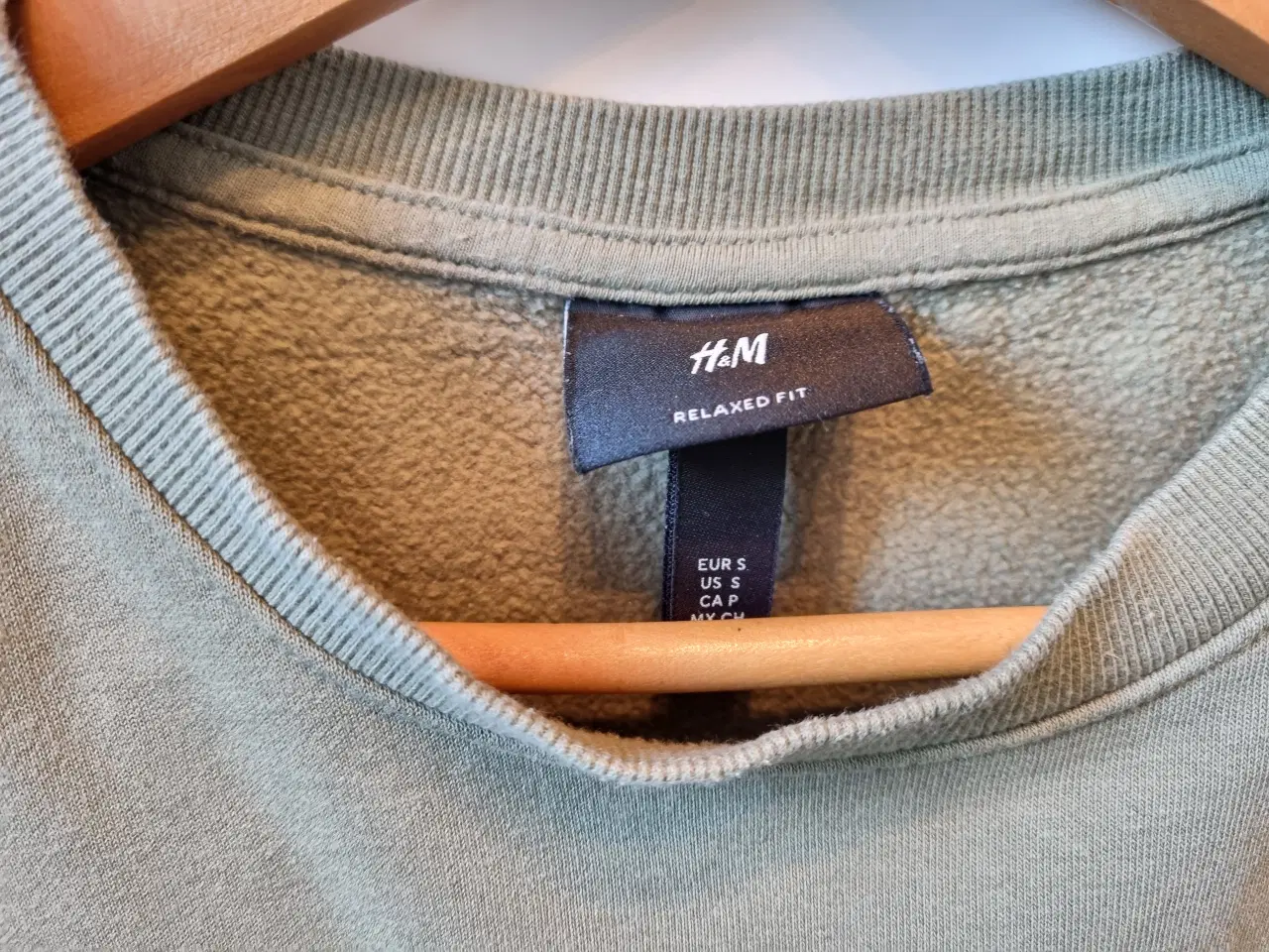 Billede 3 - Lys kakigrøn sweatshirt str. S fra H&M