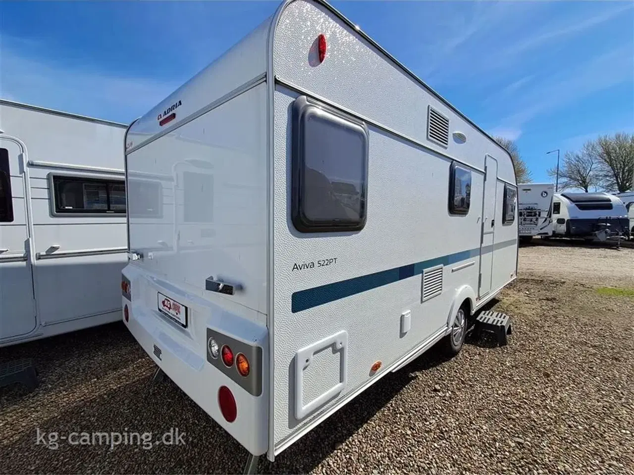 Billede 3 - 2022 - Adria Aviva 522 PT   Letvægtsvogn med 3 køjer og Isabella Sun Shine Plus solsejl