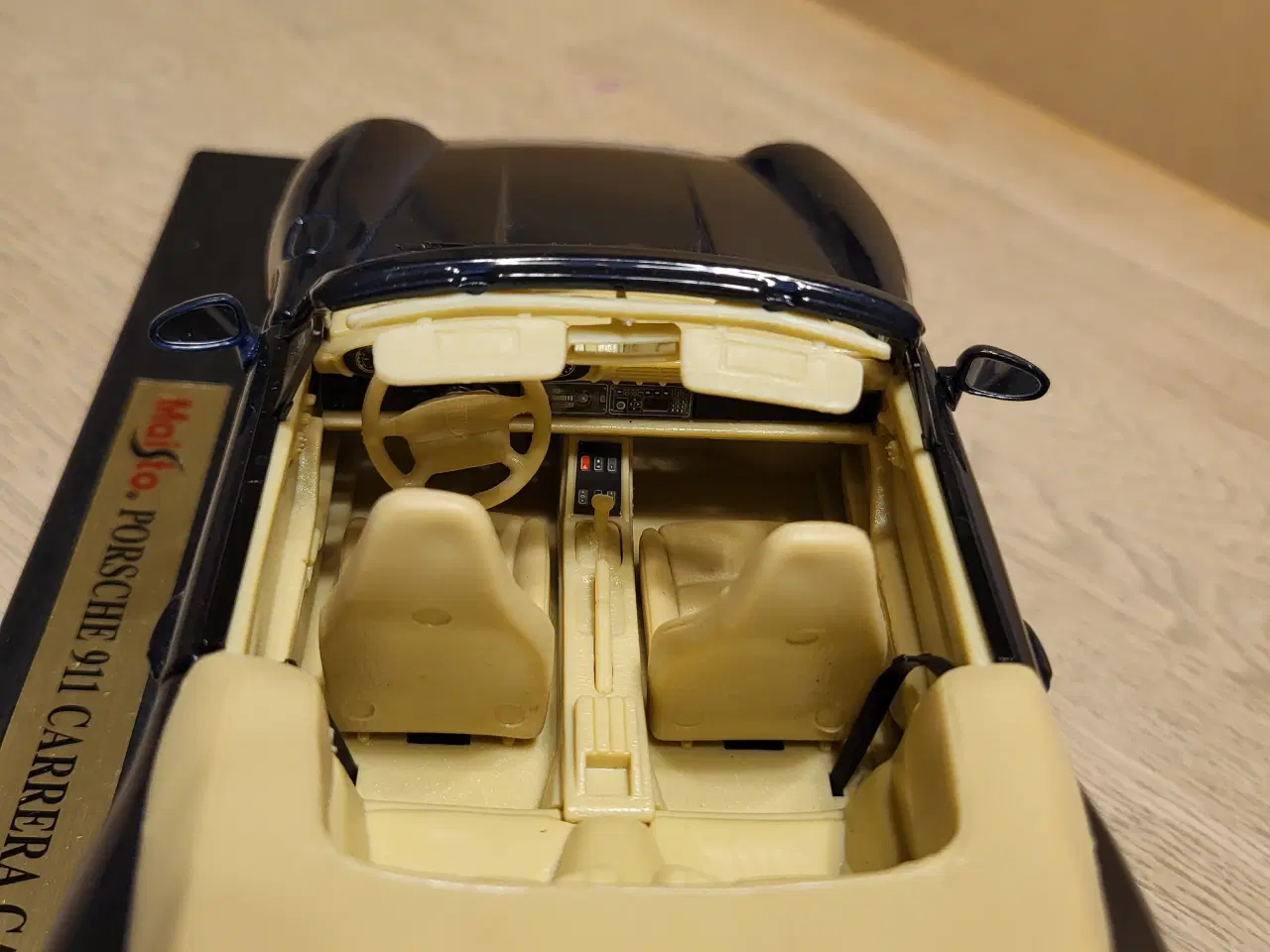 Billede 6 - Modelbil, Porsche 911 Cabriolet 1994, skala 1/18