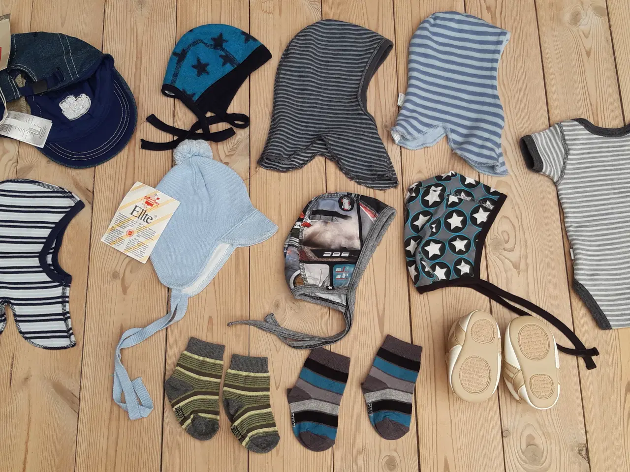 Billede 2 - STR nyfødt - str 74 - ULDBODY, huer mm - se fotos