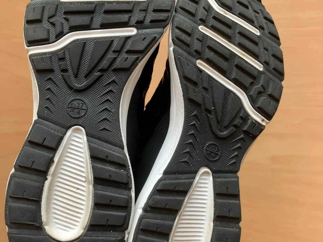 Billede 4 - Sorte Crivit letvægts sneakers str. 37