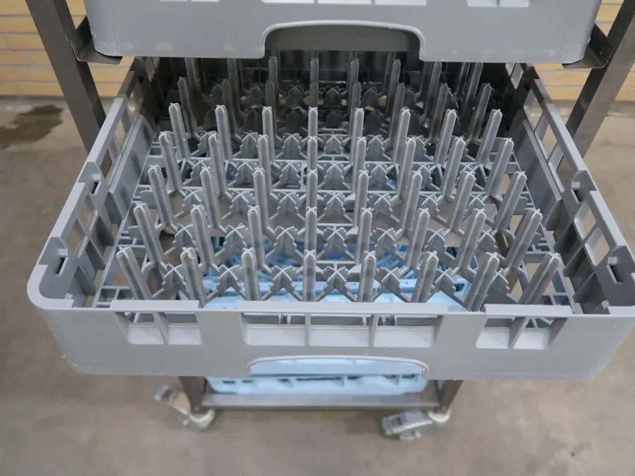 Billede 4 - Kurvevogn med 10 stk. opvaskebakker