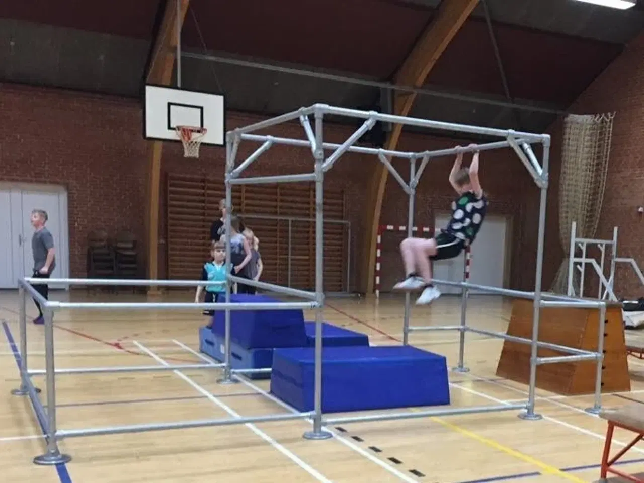 Billede 3 - Parkour stativ - incl rullevogn
