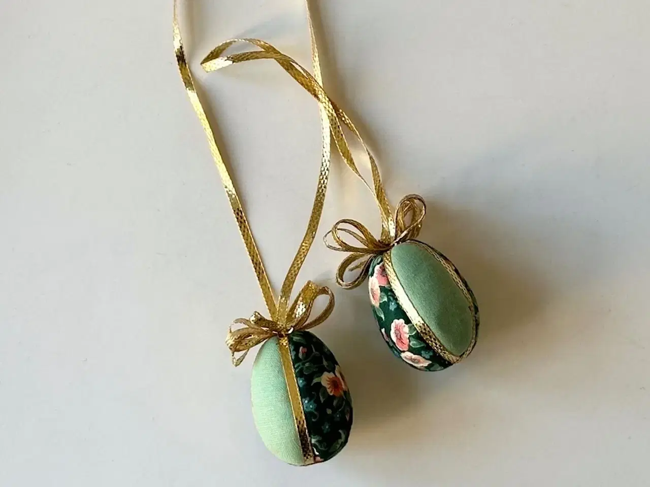 Billede 1 - Mini påskeæg, grøn m guld, 2 stk samlet