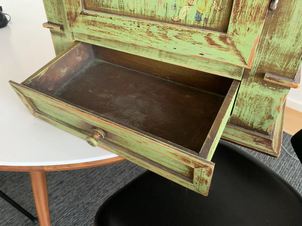 Billede 2 - Lille skab med fantastisk patina