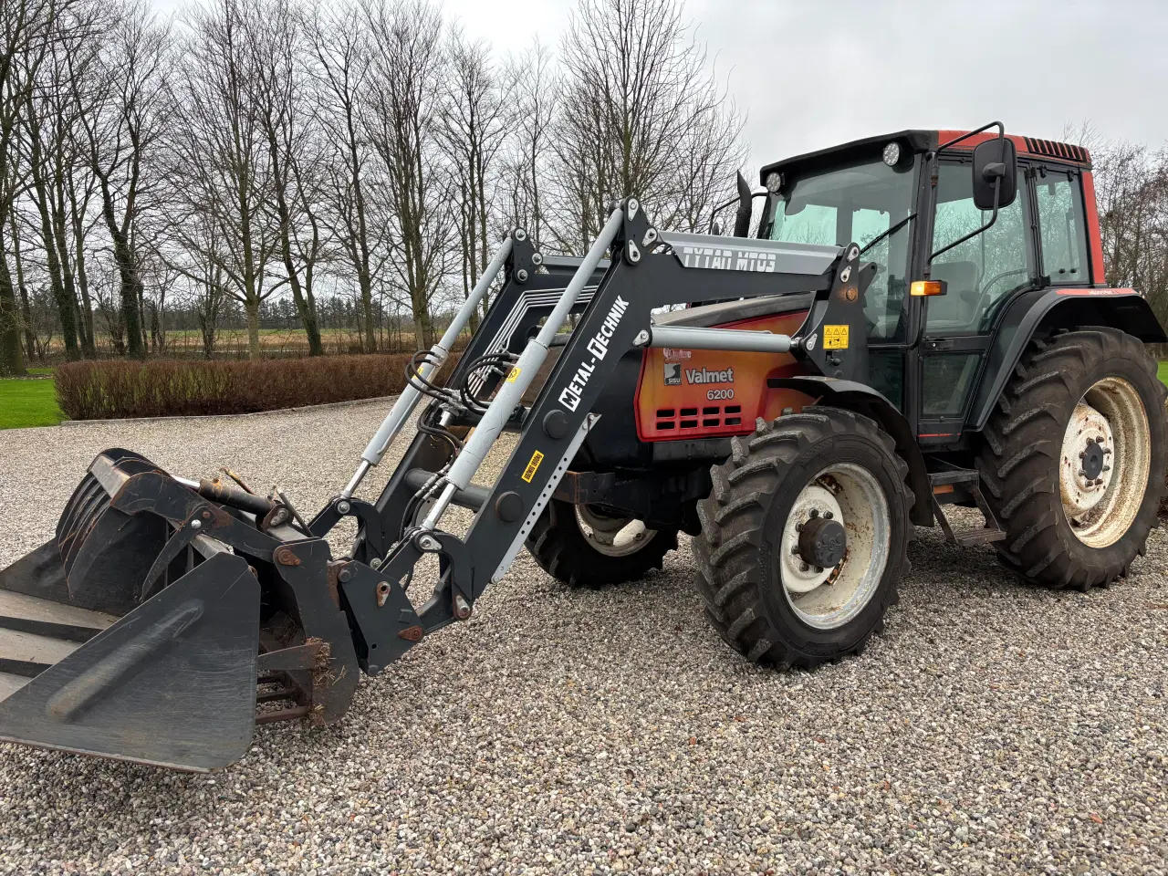 Billede 2 - Valmet 6200 med frontlæsser. 3100 timer 