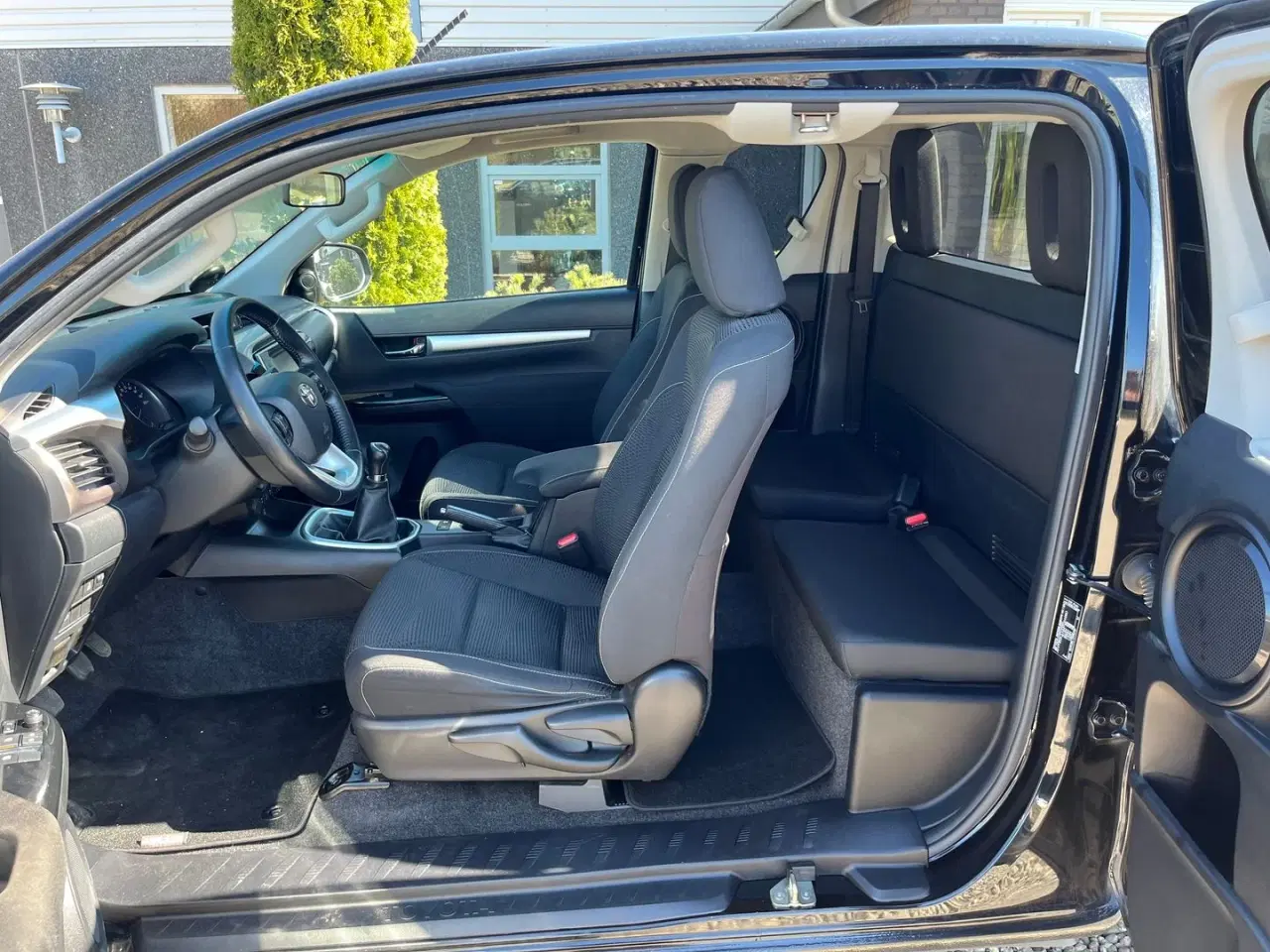 Billede 7 - Toyota Hilux 4WD Pick-up med træk til 3200 kg. Meget velholdt