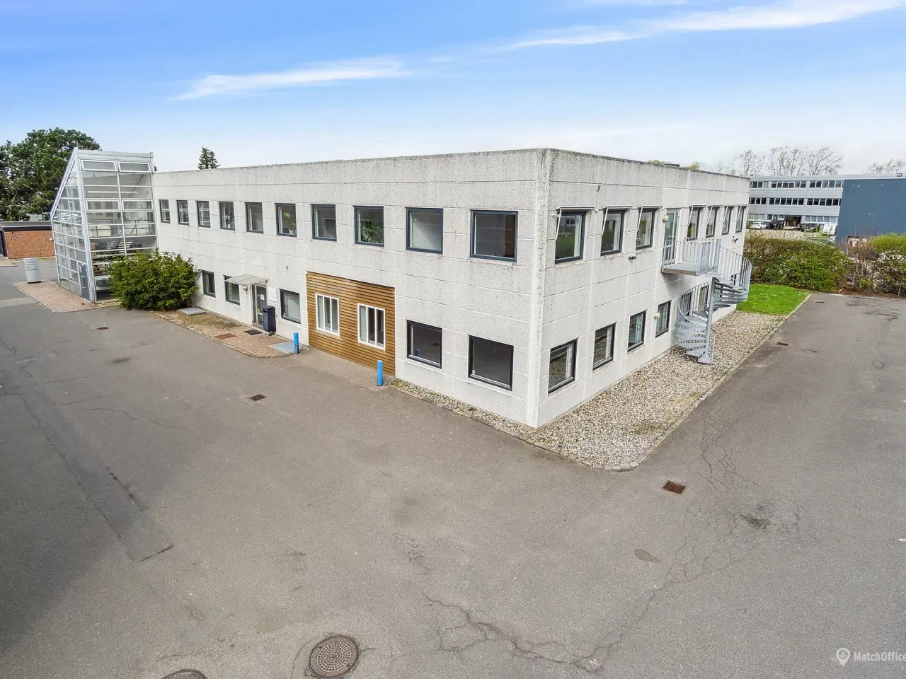 Billede 13 - Lager på 695 m² med høj loftshøjde og to elektriske porte