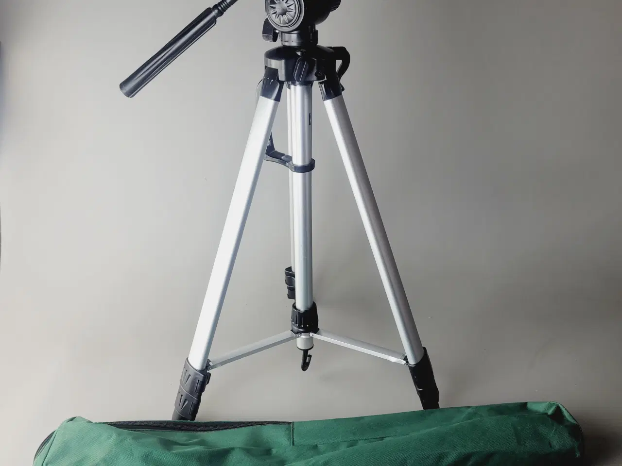 Billede 1 - ⭐️· 📸 Alsidigt Kamerastativ / Tripod med Taske