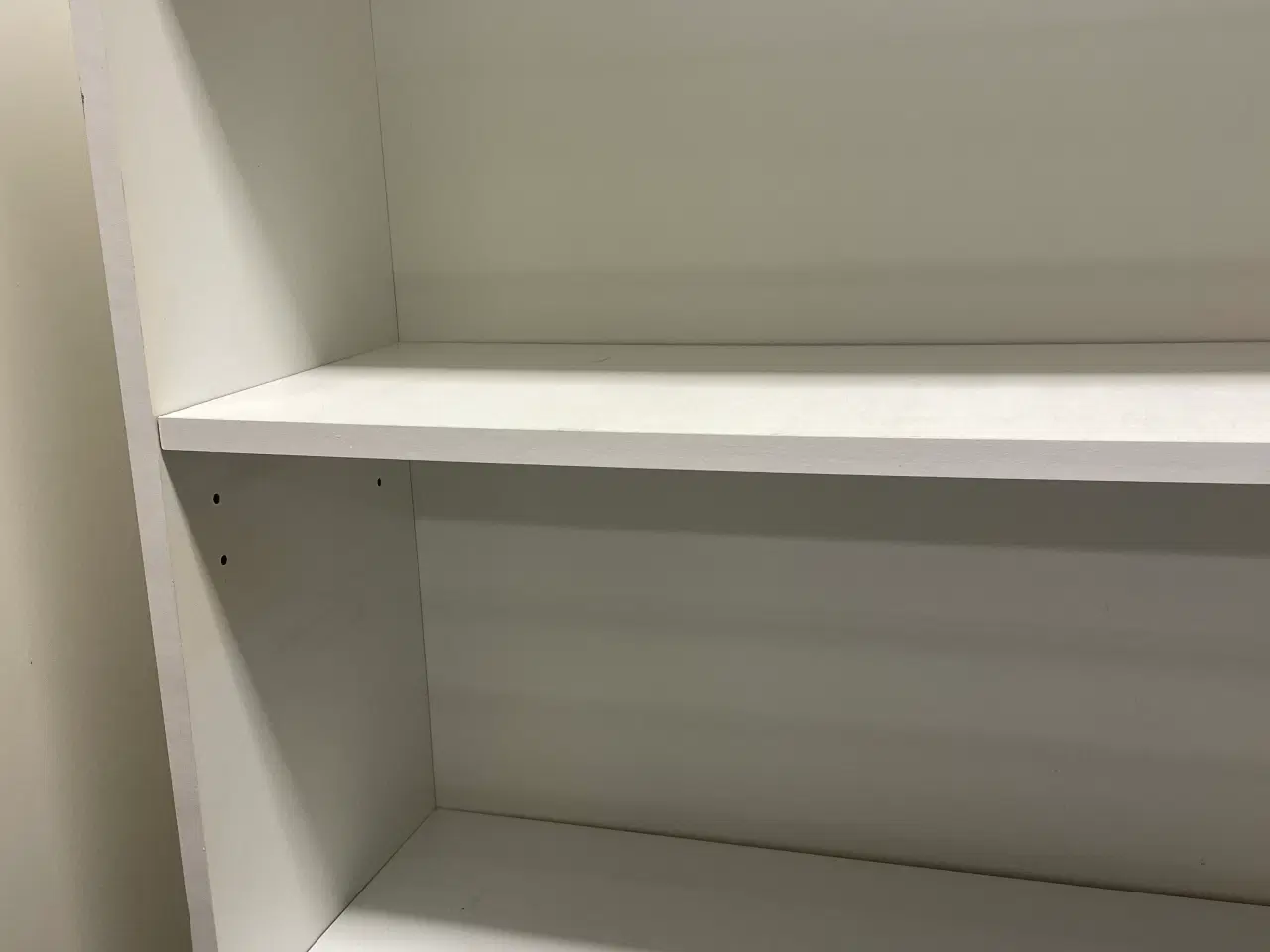 Billede 3 - Hvid bogreol reol