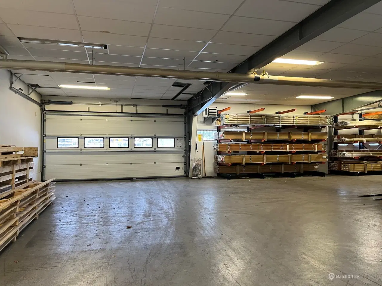 Billede 2 - Sjældent udbudt lager på 1.720 m² og tilhørende kontor på 250 m²