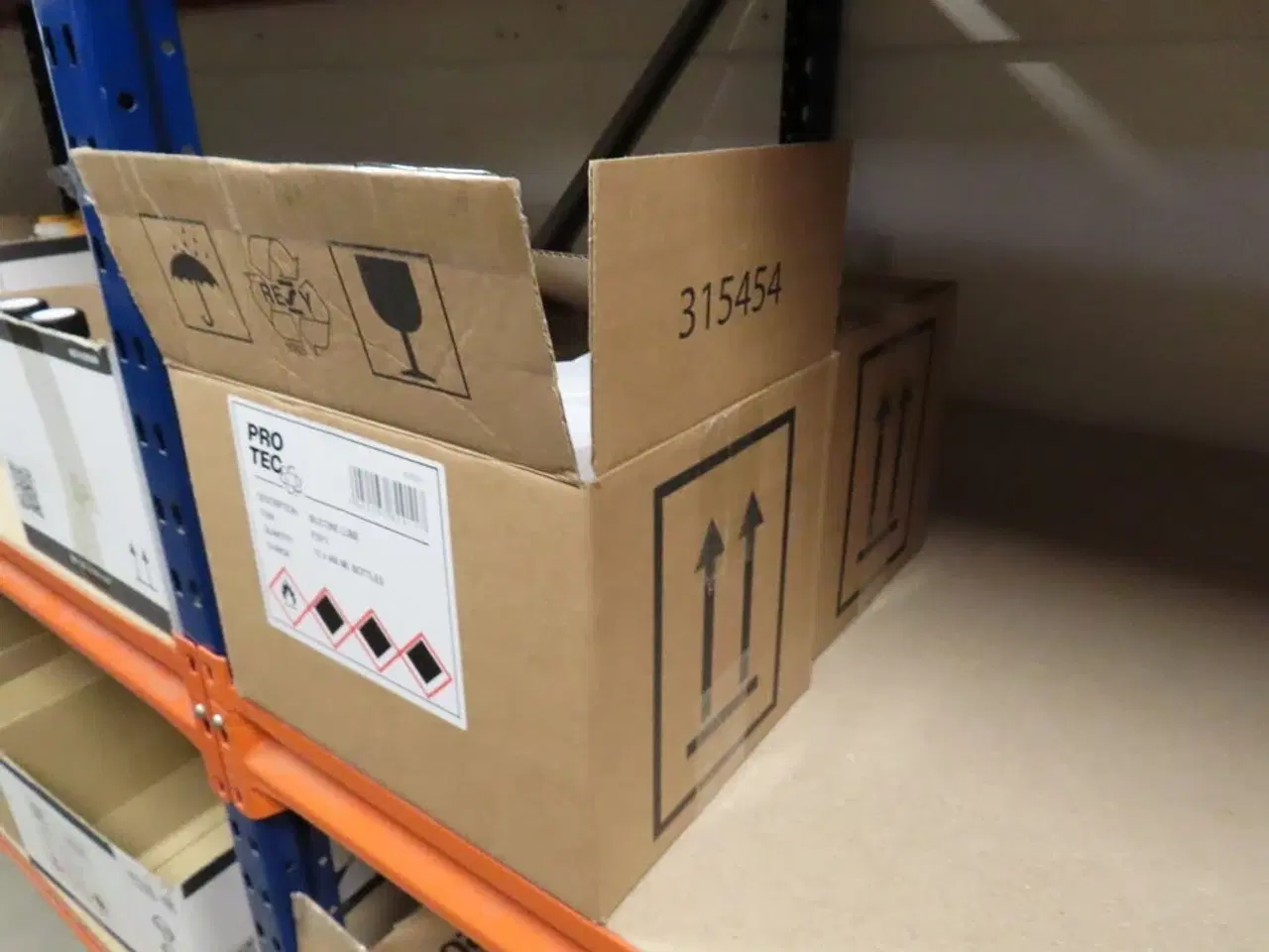 Billede 29 - Stort parti sikaflex og tilsætningsstoffer